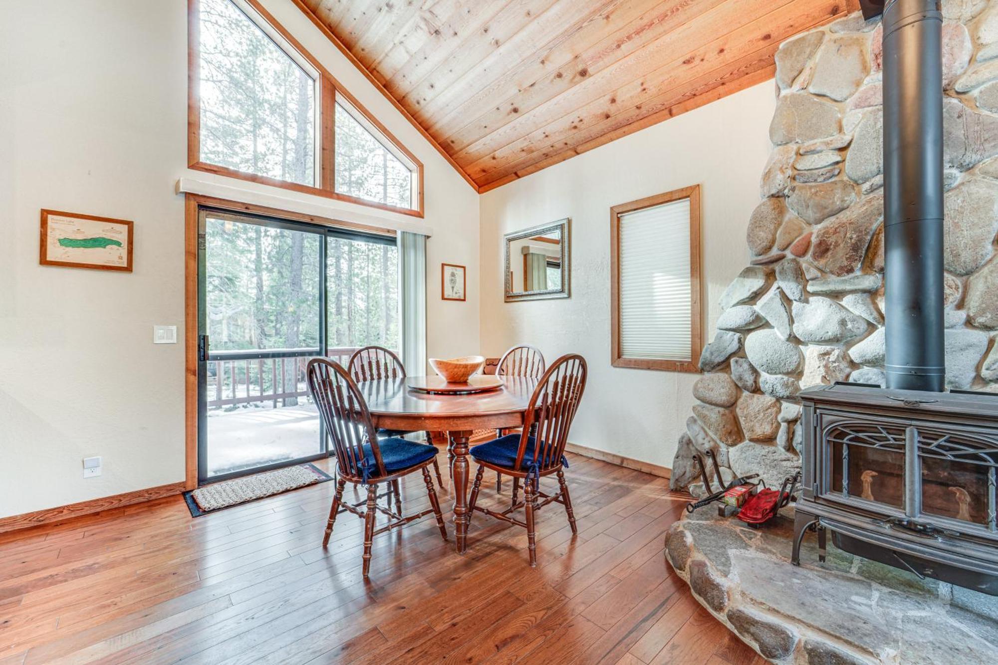 Family-Friendly Truckee Cabin In Tahoe Donner! Bagian luar foto